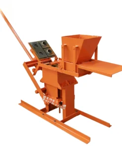 Alternative view of Machine de fabrication de briques en petite terre rouge, boue, sol et argile